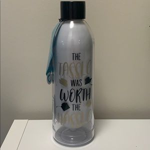 23 ounce graduation water bottle. Never used.